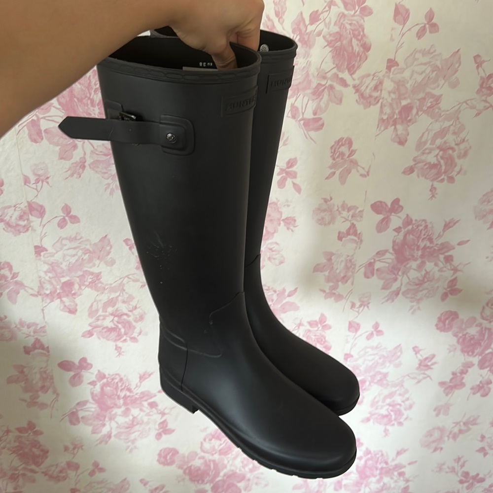 Hunter refined fit black boots size 7